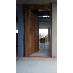 Puerta Pivotante Petiribi