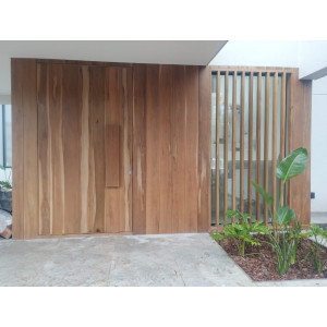 Puerta Pivotante Lapacho